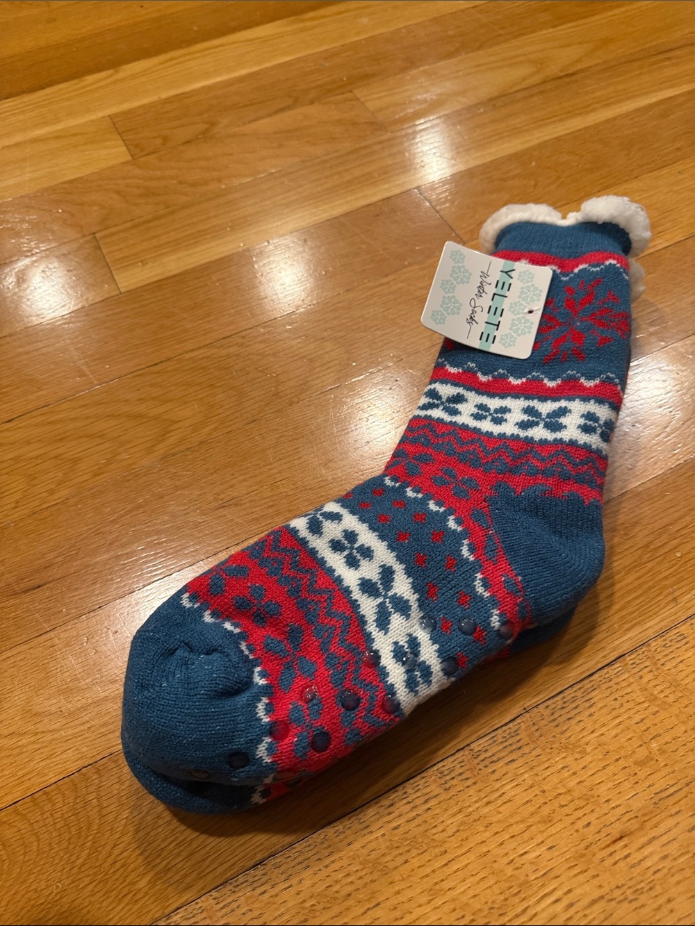 NWT Yelete snowflake winter socks size 9-11 shoe .